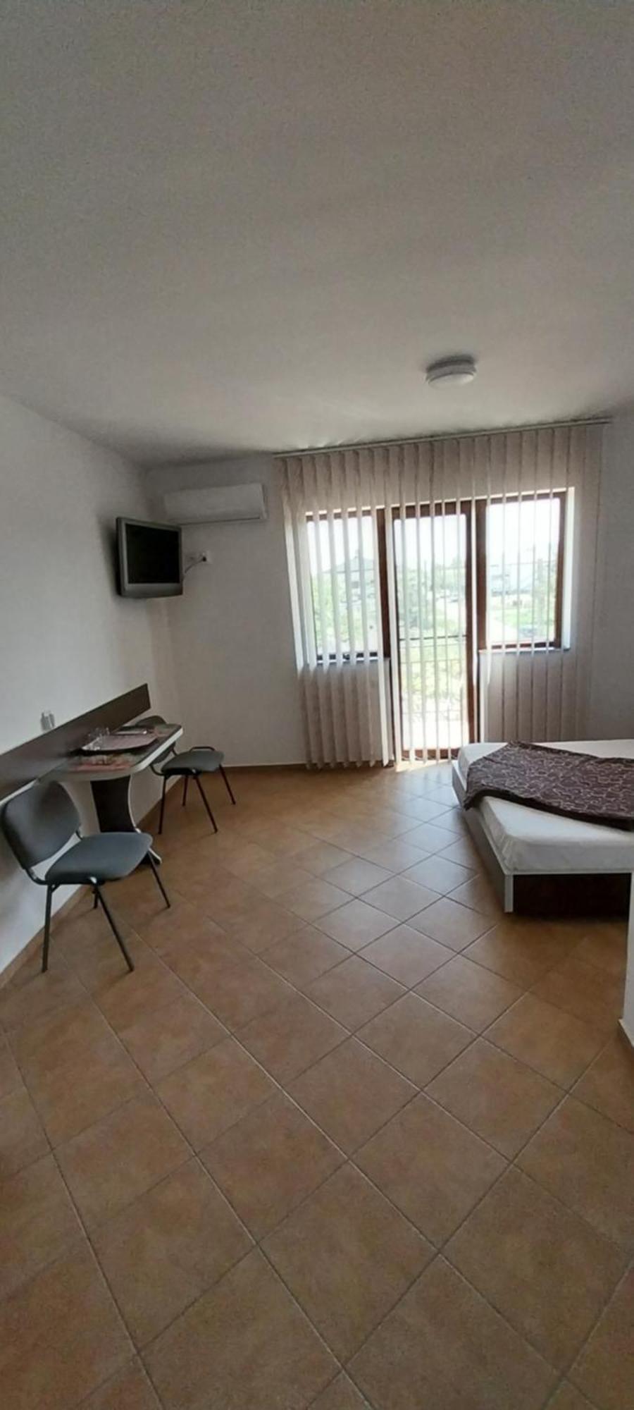 Gazde/Camere de închiriat Lucian *