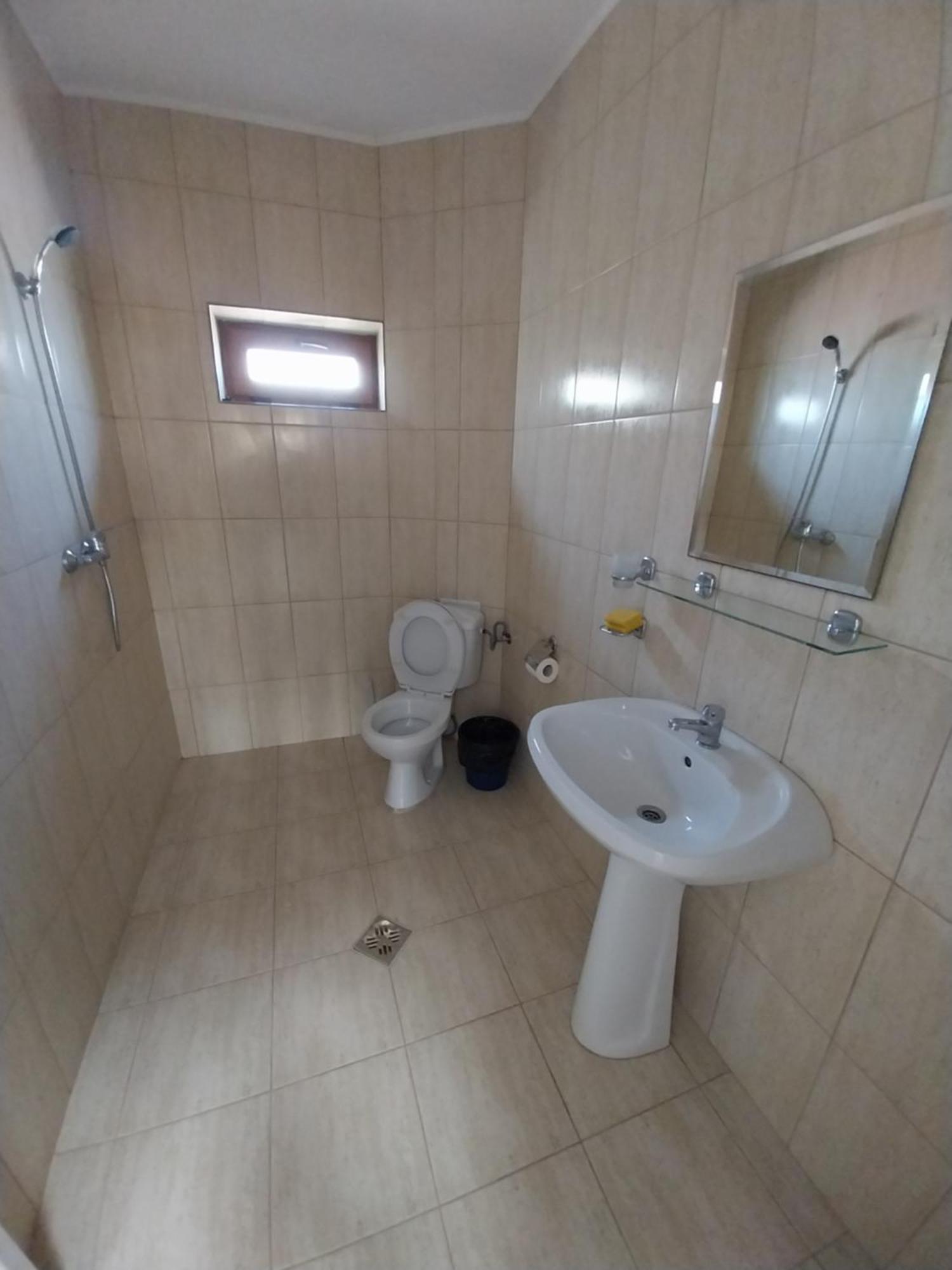 Lucian Gazde/Camere de închiriat Costineşti